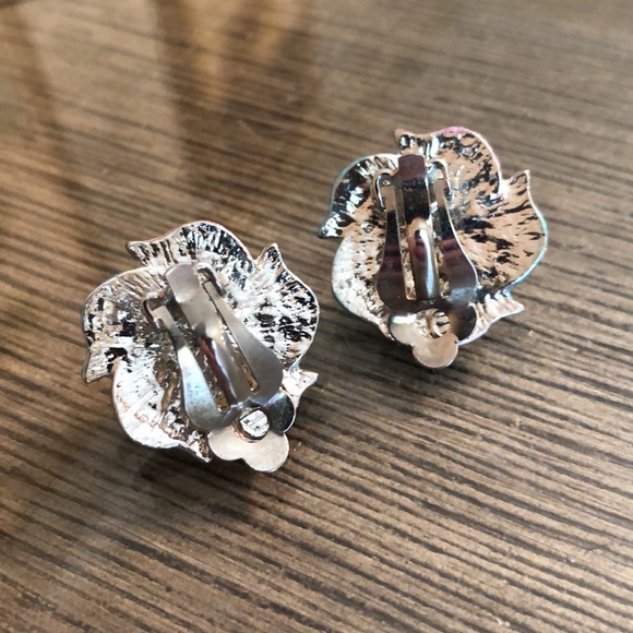 Vintage Pastel Leaf with Pearl Center Clip Earrings - Picture 7 of 13